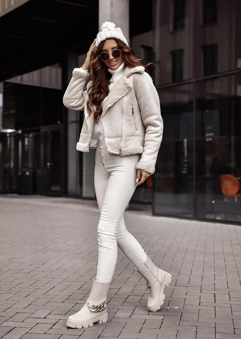 Jak dobrać buty do czarnej ramoneski