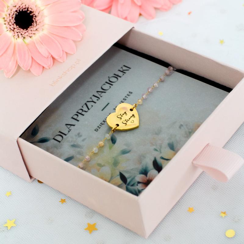 Niepowtarzalne pomysły na prezent dla przyjaciółki z okazji 18-stki