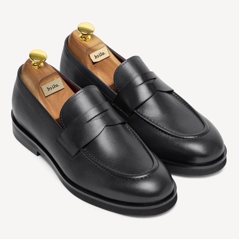 Buty do granatowego garnituru