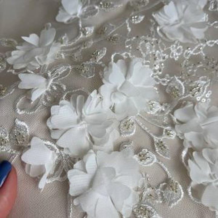 Zjawiskowe koronki na suknie ślubne – jak dokonać najlepszego wyboru?