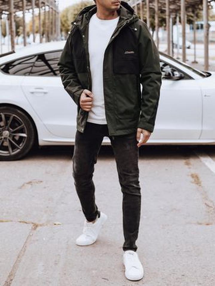 Sneakersy do zielonej kurtki