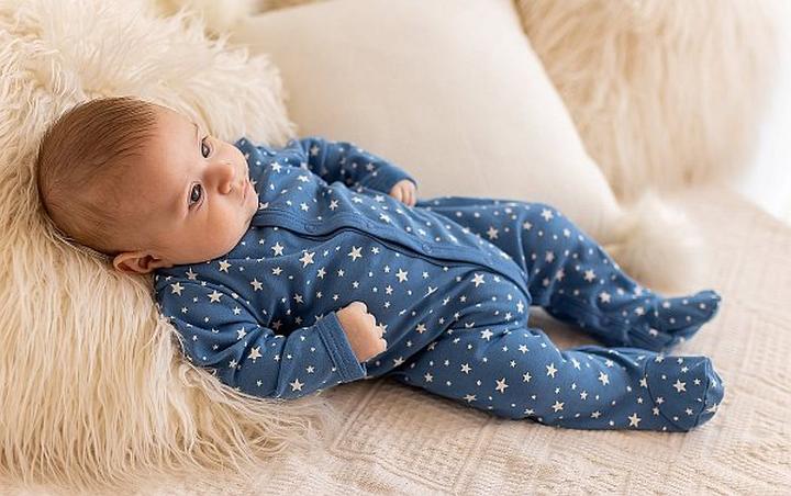 Jakie ubrania wybrać na 6-9 miesięcy? Praktyczny przewodnik dla rodziców