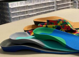 Jakie wkładki wybrać do za dużych butów, aby poprawić komfort noszenia?