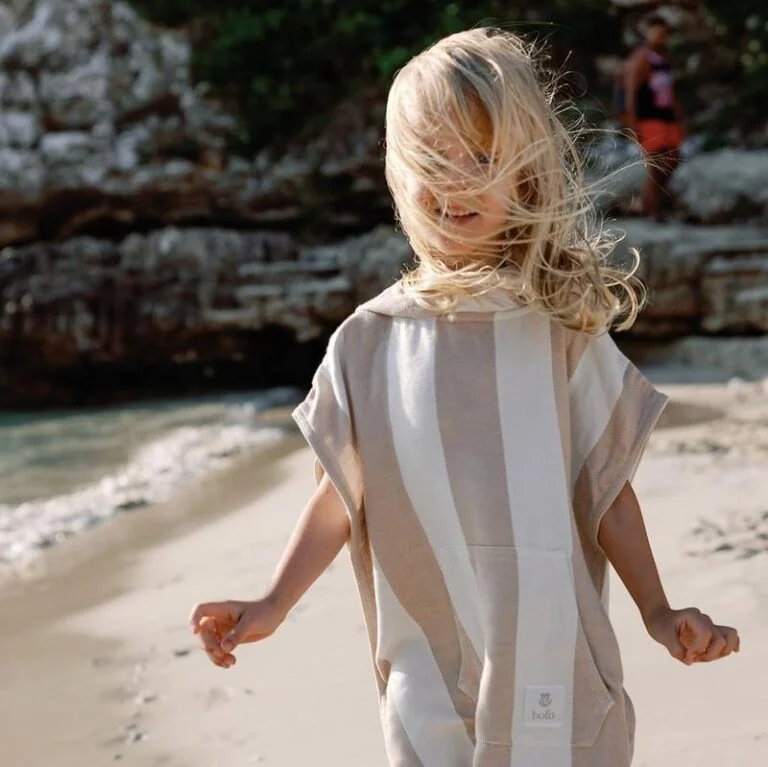 Twój idealny strój na lato: jak uszyć ponczo na plażę krok po kroku