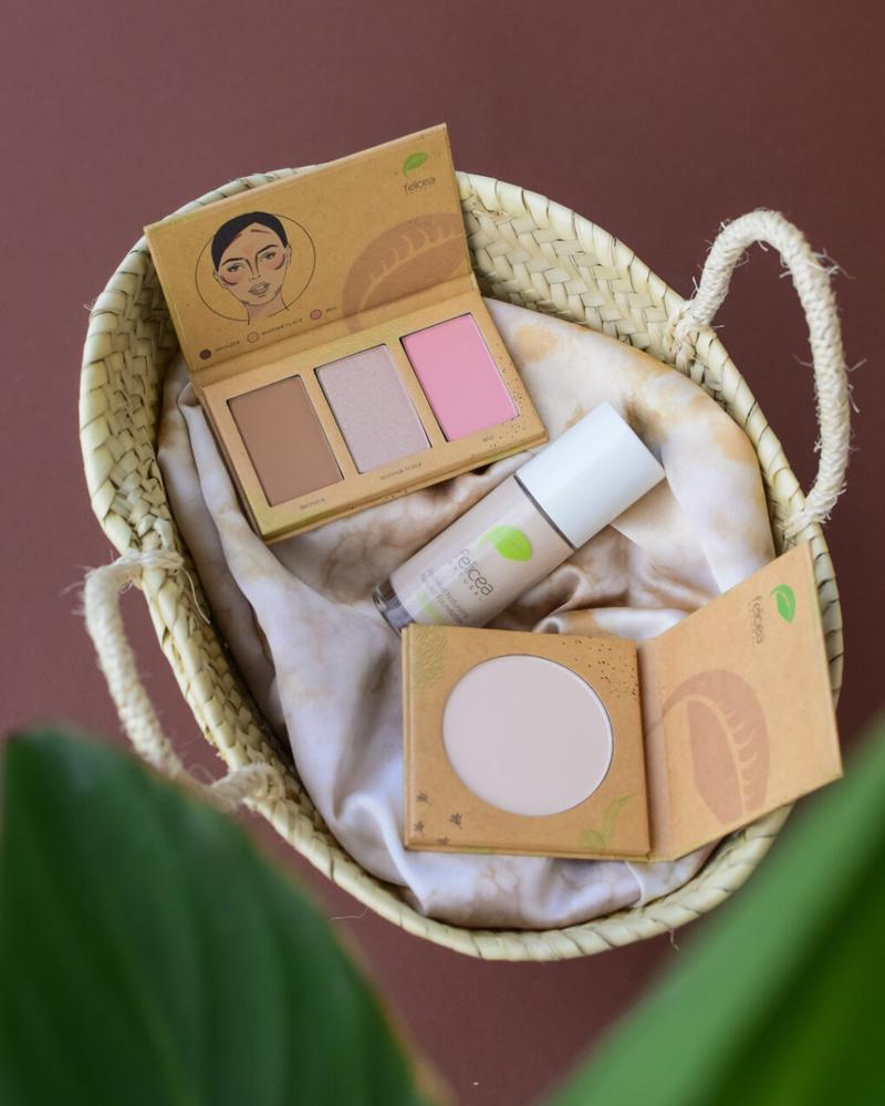 Podstawowa kosmetyczka makijażowa