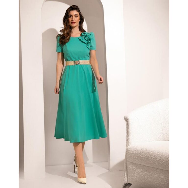 Stylowe połączenia: Jaki kolor butów pasuje do turkusowej sukienki?