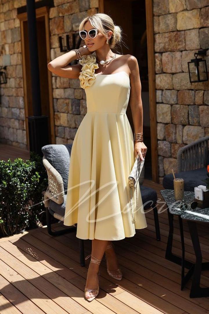 Stylizacje z żółtą sukienką