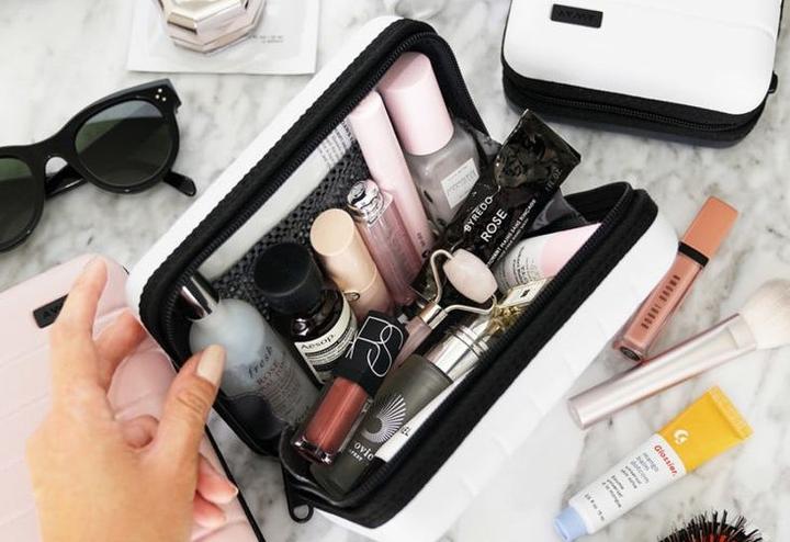 Zabezpieczenie kosmetyków w podróży