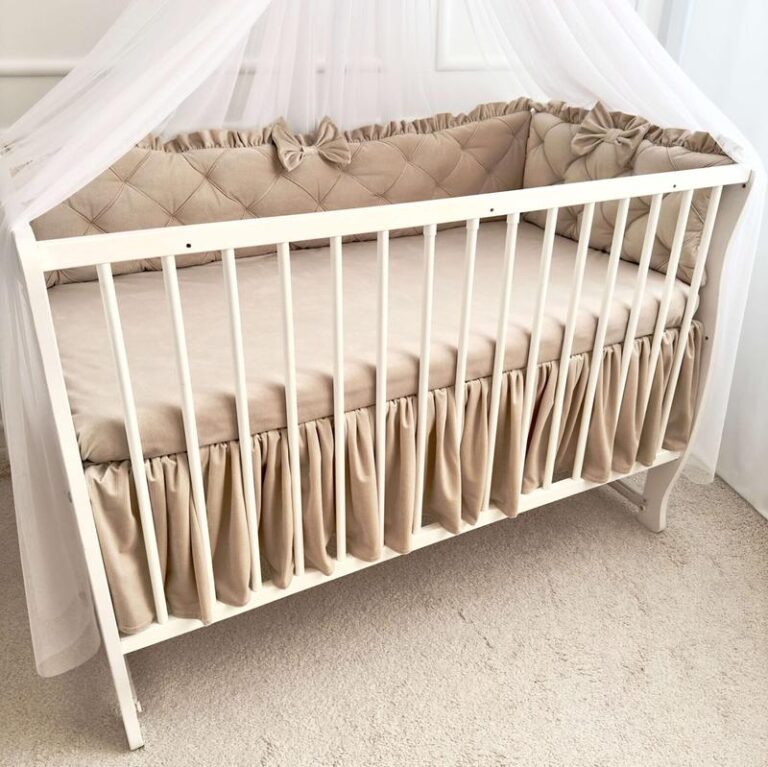 Cudowne falbanki do łóżeczka – jak je uszyć krok po kroku?