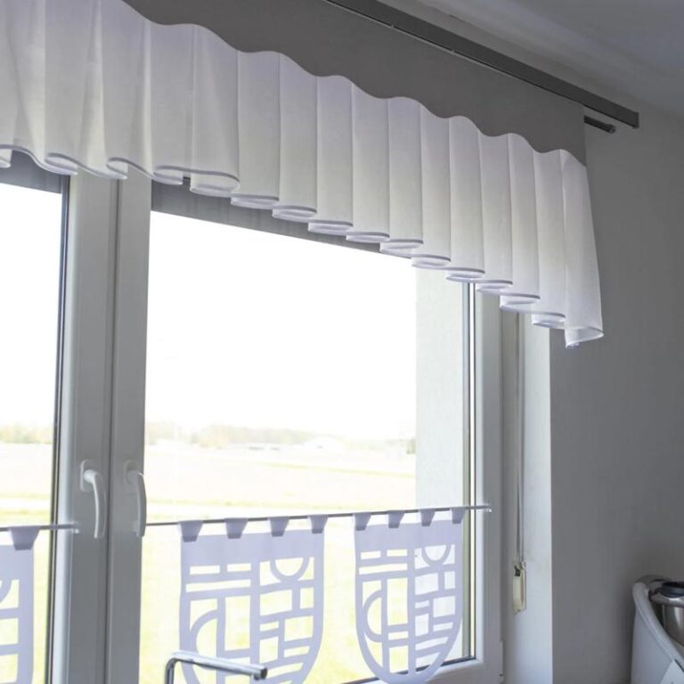 Jak krok po kroku uszyć piękny lambrekin? Poradnik na YouTube