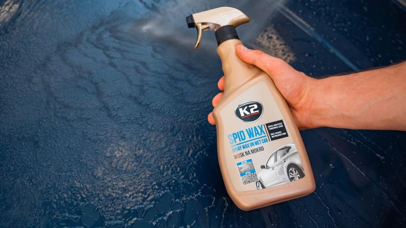 Jak skutecznie usunąć plamy po lakierze do włosów?