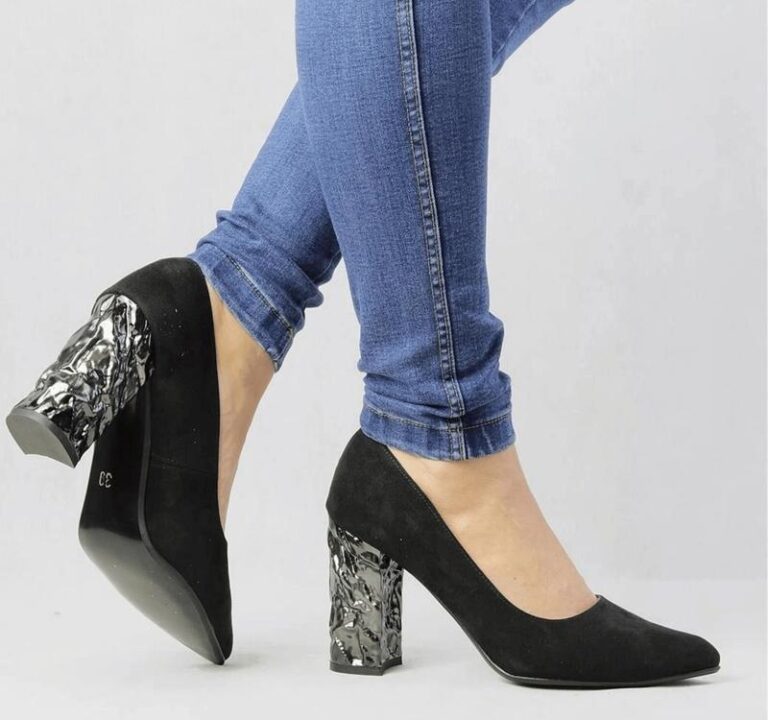 Jakie buty na obcasie najlepiej pasują do szerokich spodni?