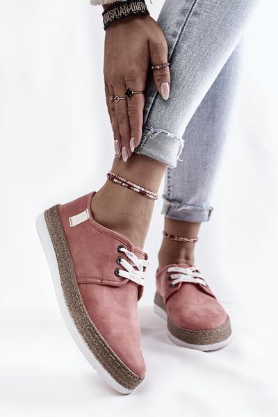 Styl boho w koralowej sukience
