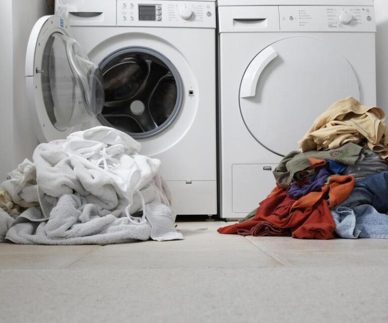 Jak skutecznie dbać o farbujące ubrania podczas prania