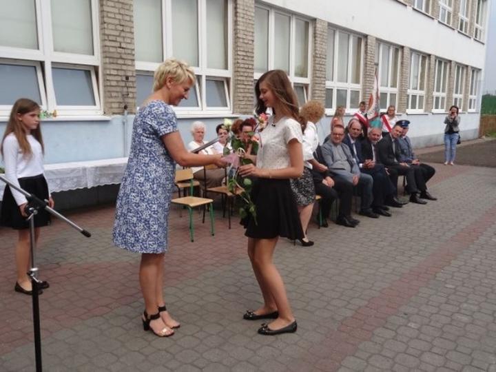 Jakie buty wybrać na zakończenie roku szkolnego, by olśnić wszystkich?